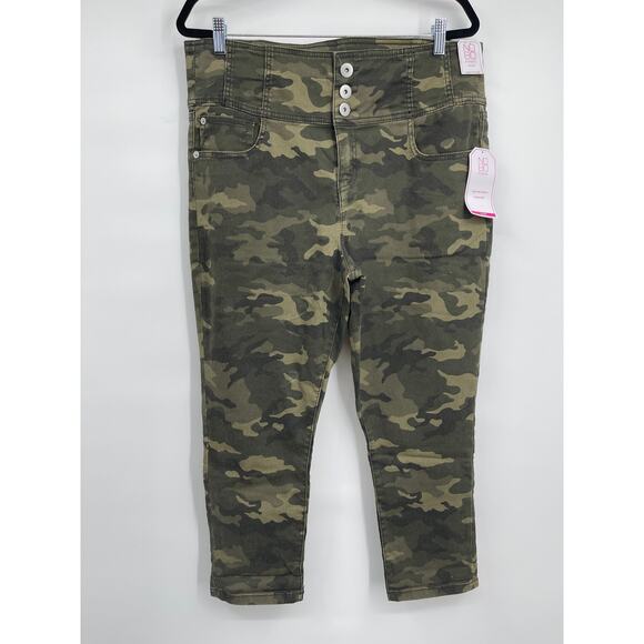 No Boundaries Women Green Camo High Rise Sculpting Skinny Crop Jeans Size 21 NEW - Picture 1 of 12